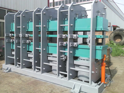 汽車(chē)載重輪胎硫化機(jī)